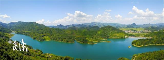 青山绿水美如画。许明辉 摄 青山绿水美如画。许明辉 摄