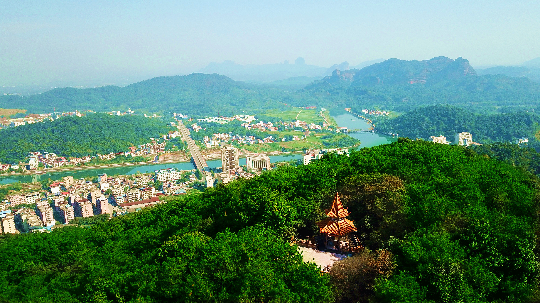 1.仁化县城南森林公园自然教育基地位于县城南部,下临锦江,可远眺丹霞山风景区。.jpg