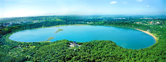 湖光岩景区航拍.jpg