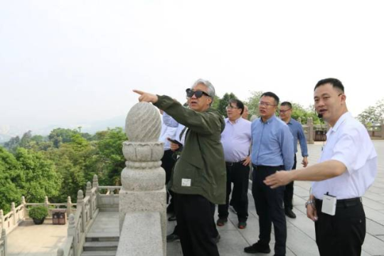 院士专家前往韶关国家森林公园进行实地考察绿美韶关生态建设情况。图片由市林业局提供 院士专家前往韶关国家森林公园进行实地考察绿美韶关生态建设情况。图片由市林业局提供