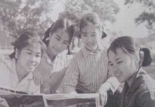 上世纪80年代的女职工。 上世纪80年代的女职工。