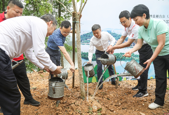1683357669410276.jpg 2023年5月6日,领导嘉宾参加肇商共建