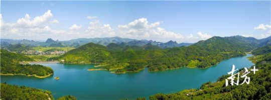 青山绿水美如画。许明辉 摄 青山绿水美如画。许明辉 摄