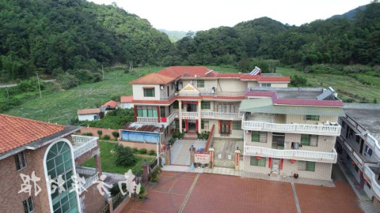八岭山庄 八岭山庄
