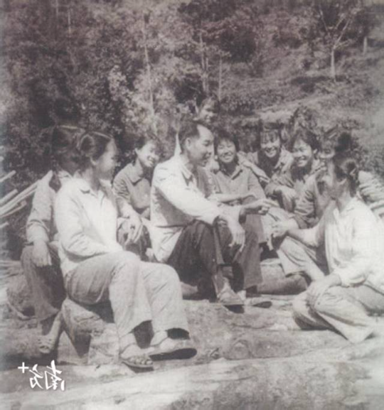 上世纪70年代的林场知青。资料图
